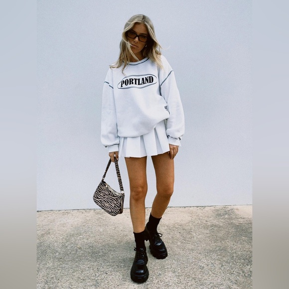 Princess Polly Sweaters - WORN ONCE - PRINCESS POLLY - White Portland Oversized Crewneck Sweatshirt (US 4)